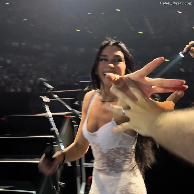 Dua Lipa photo 22 of 7804