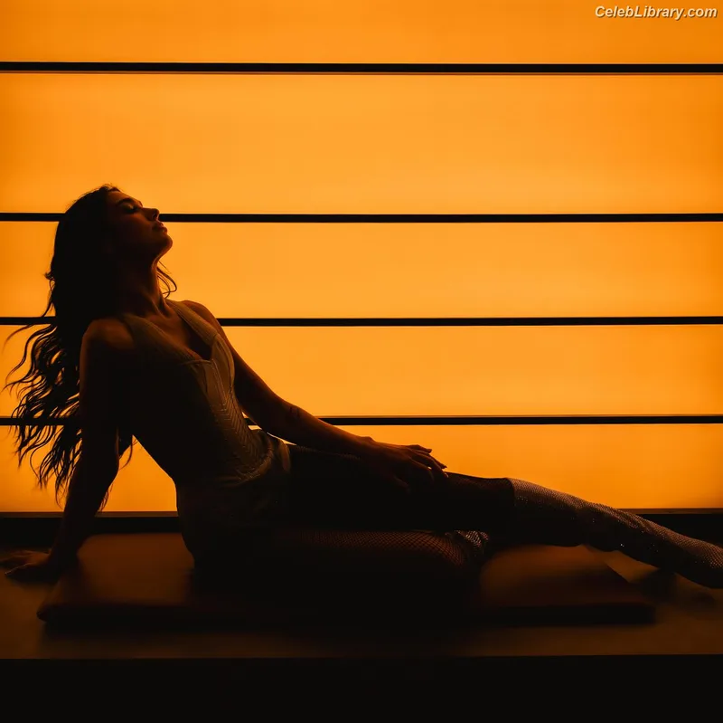 Dua Lipa photo 2 of 7804