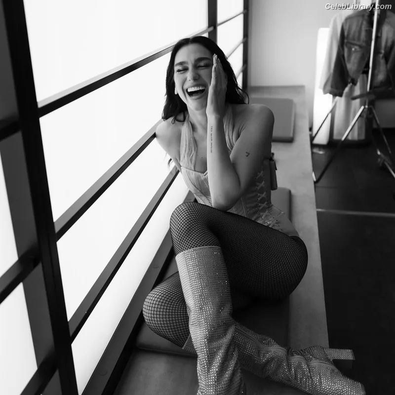 Dua Lipa photo 5 of 7804