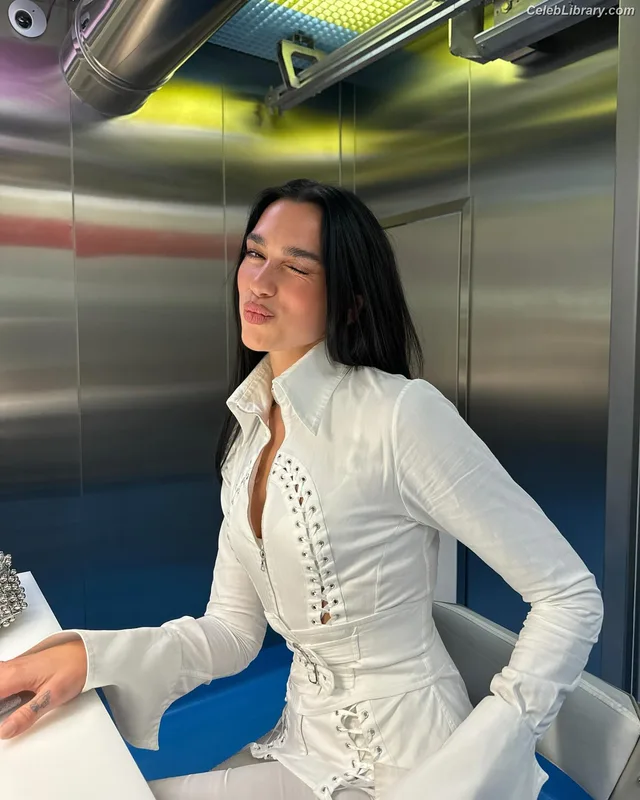 Dua Lipa photo 9 of 7804