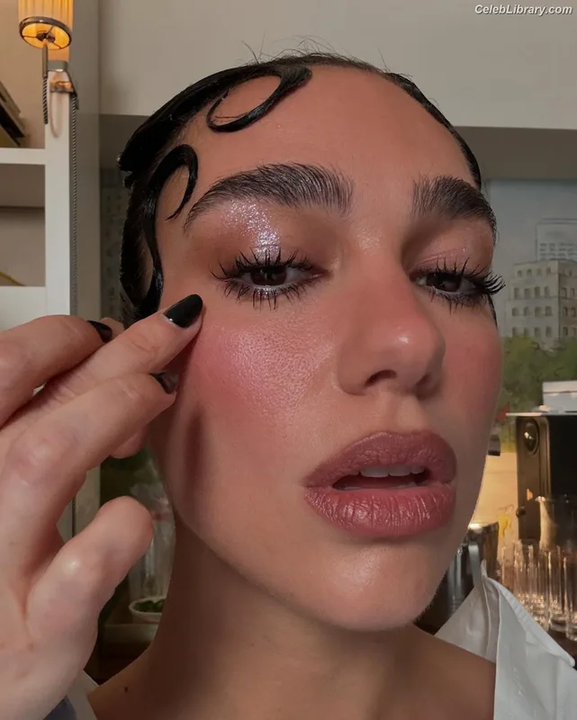 Dua Lipa photo 9 of 7804