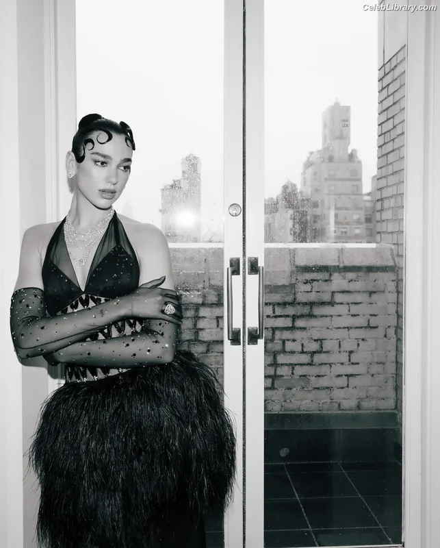 Dua Lipa photo 10 of 7804