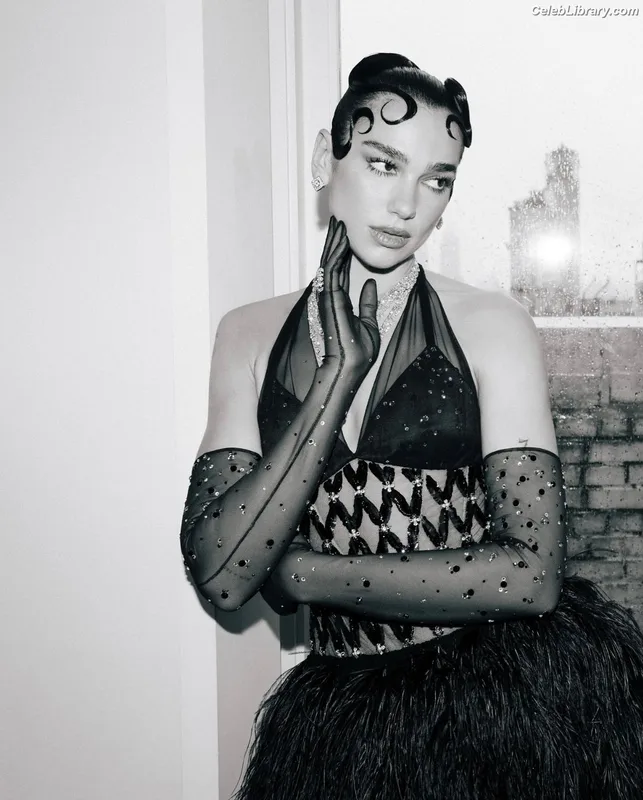 Dua Lipa photo 11 of 7804