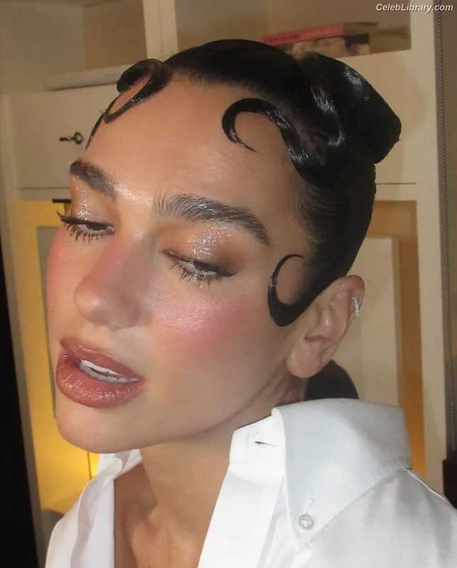 Dua Lipa photo 12 of 7804