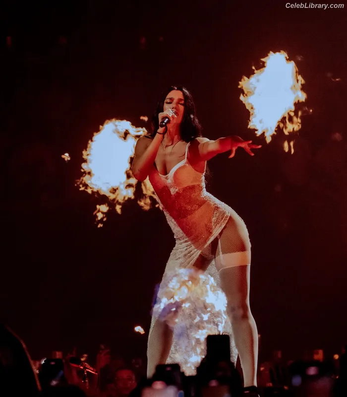 Dua Lipa photo 21 of 7804