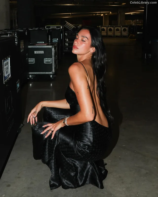 Dua Lipa photo 16 of 7804