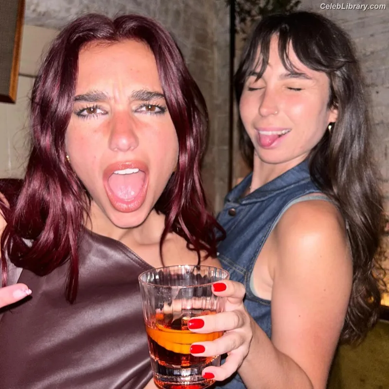 Dua Lipa photo 3 of 7804