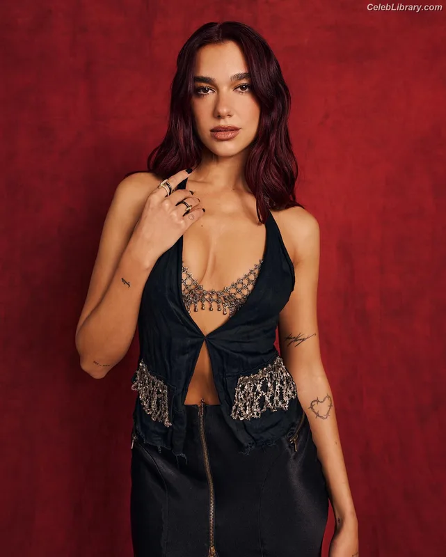 Dua Lipa photo 17 of 7804