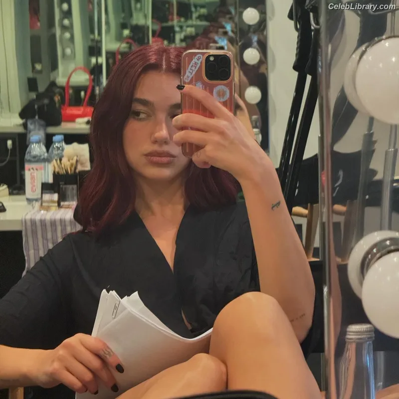 Dua Lipa photo 7 of 7804
