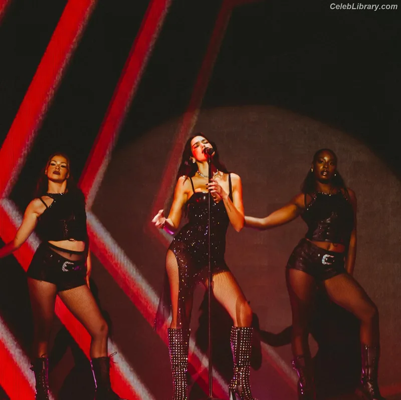 Dua Lipa photo 8 of 7804