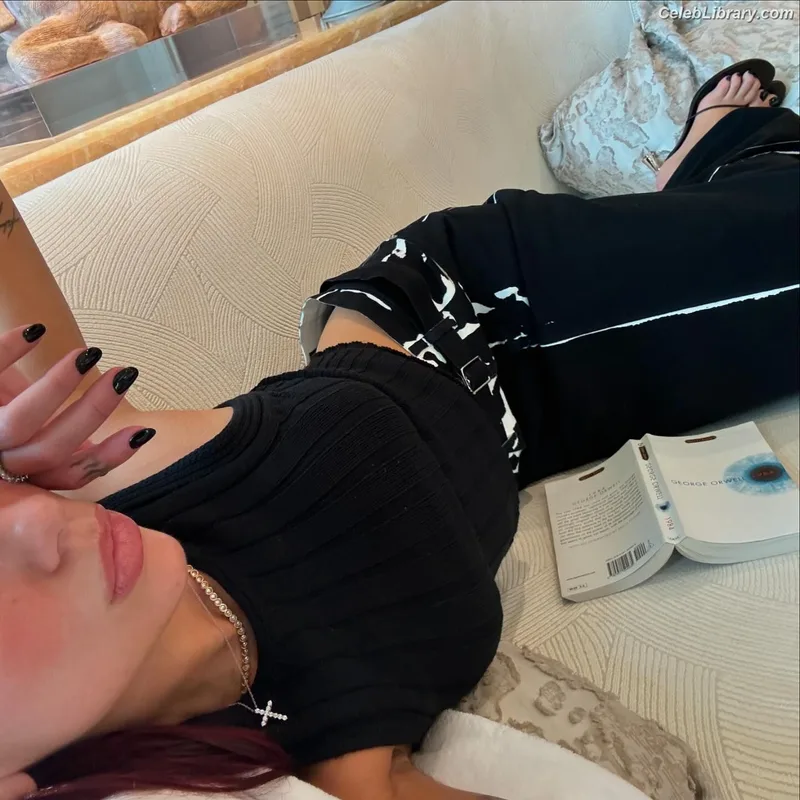 Dua Lipa photo 12 of 7804