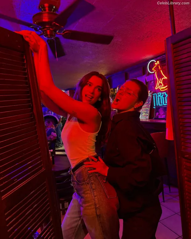 Dua Lipa photo 3 of 7804