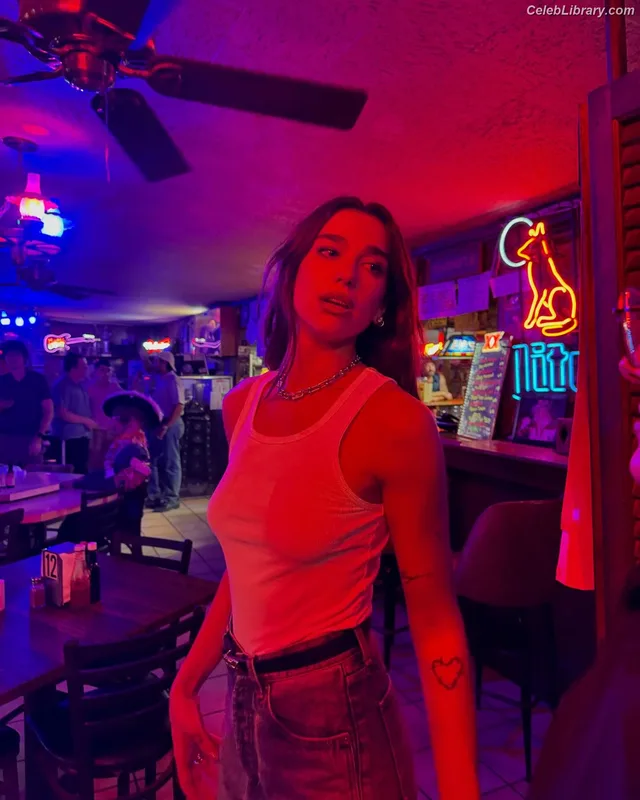 Dua Lipa photo 5 of 7804