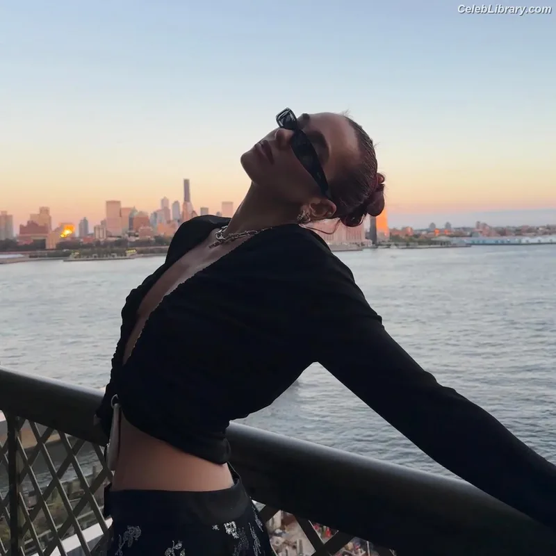 Dua Lipa photo 15 of 7804
