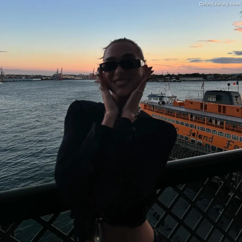 Dua Lipa photo 17 of 7804