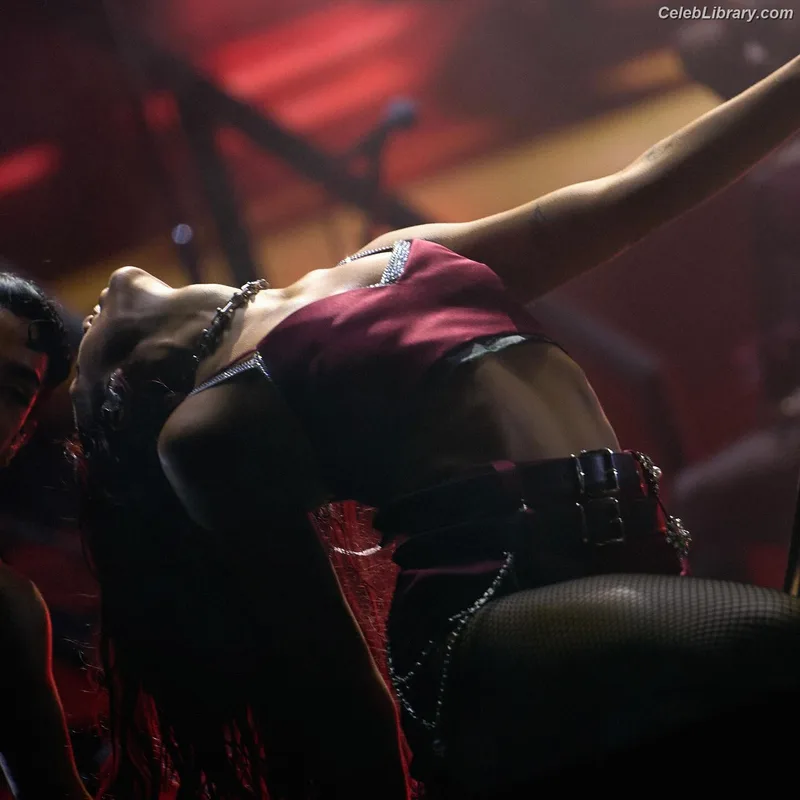 Dua Lipa photo 2 of 7804