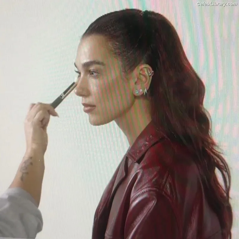 Dua Lipa photo 9 of 7804