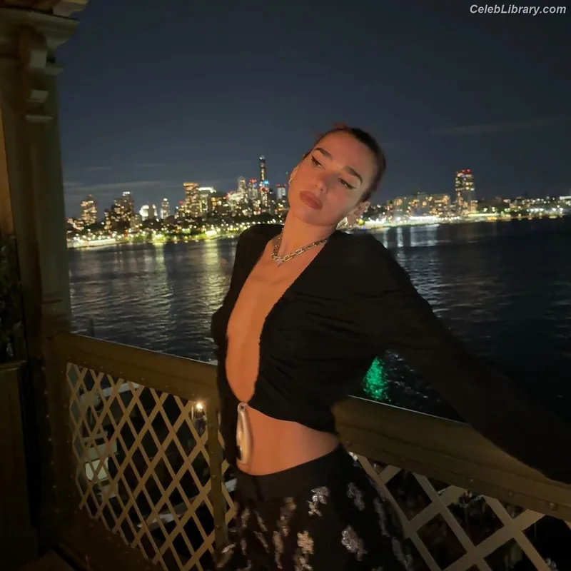 Dua Lipa photo 16 of 7804