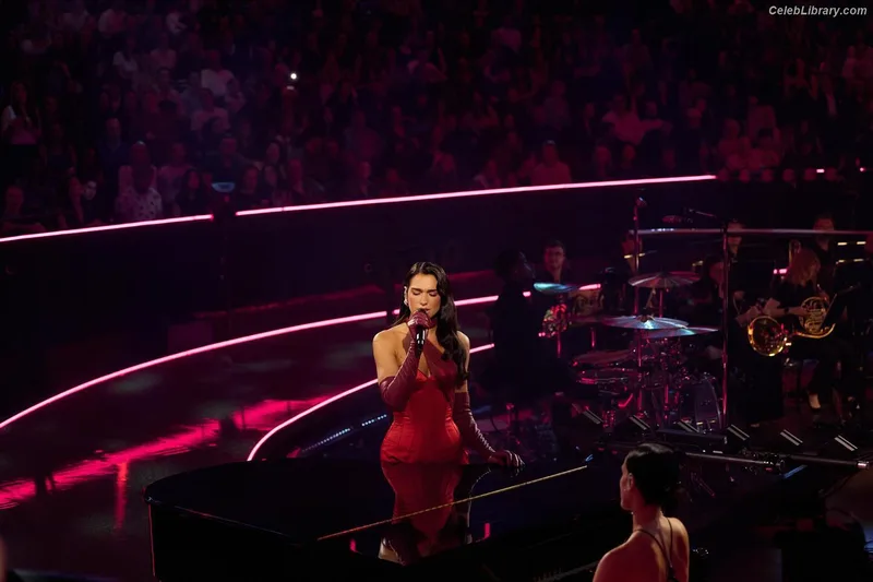 Dua Lipa photo 18 of 7804