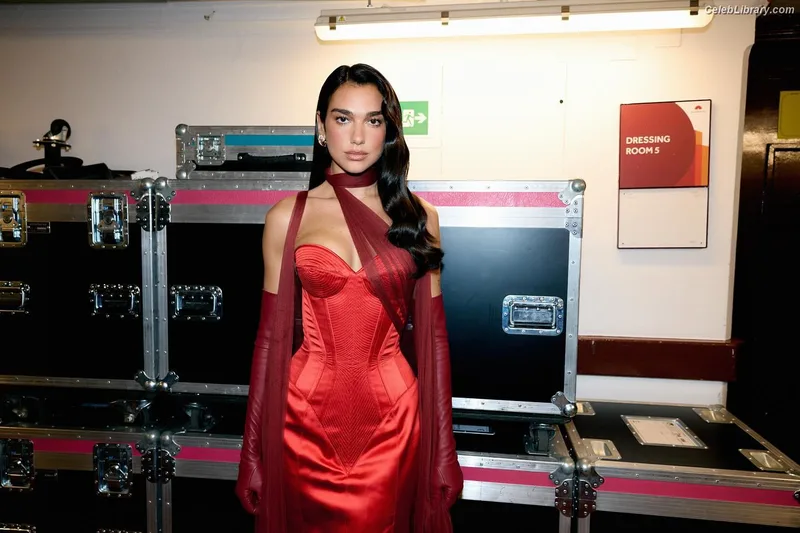 Dua Lipa photo 20 of 7804