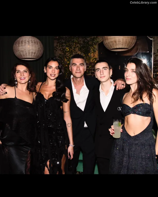 Dua Lipa photo 11 of 7804