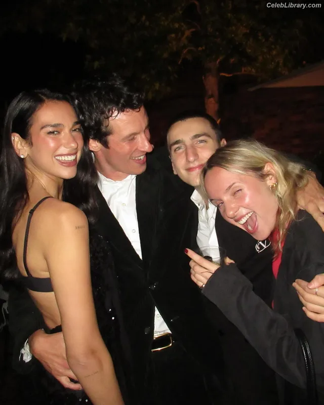 Dua Lipa photo 16 of 7804