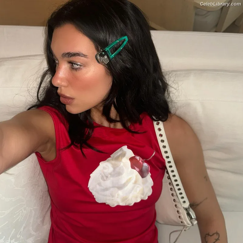 Dua Lipa photo 8 of 7804