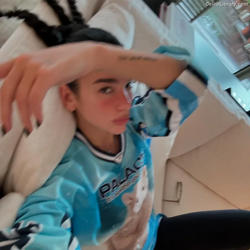 Dua Lipa photo 10 of 7804