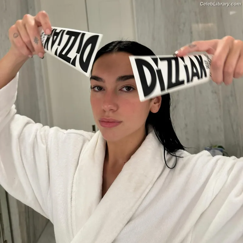 Dua Lipa photo 2 of 7804