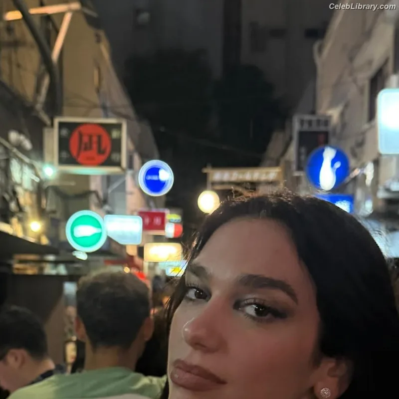 Dua Lipa photo 3 of 7804