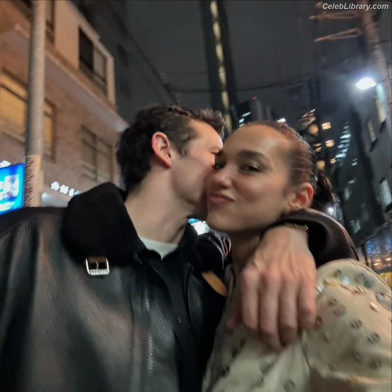 Dua Lipa photo 7 of 7804