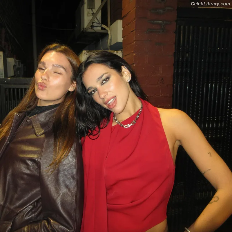 Dua Lipa photo 15 of 7804