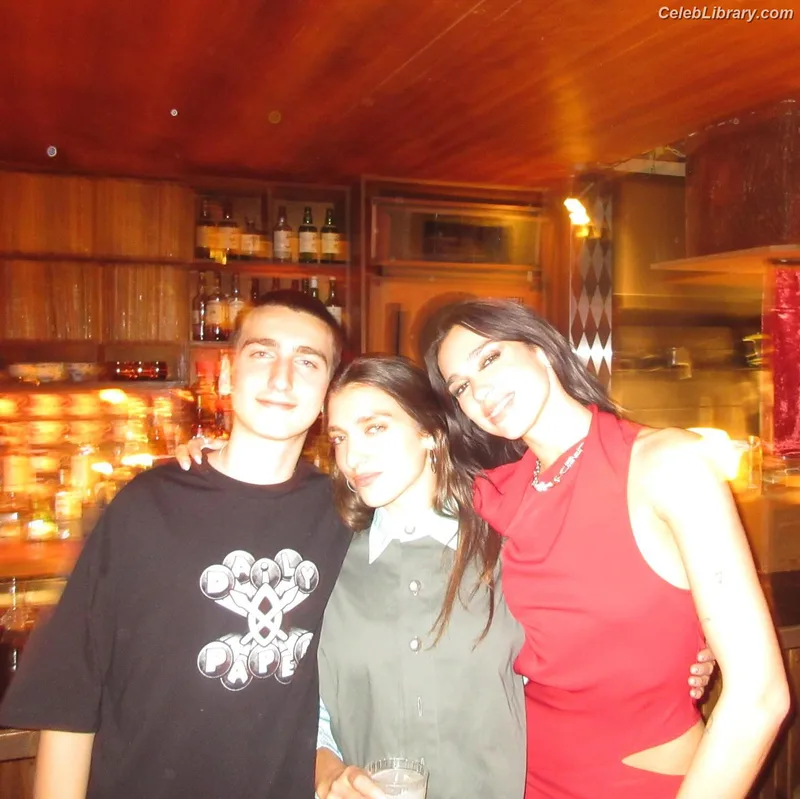 Dua Lipa photo 20 of 7804