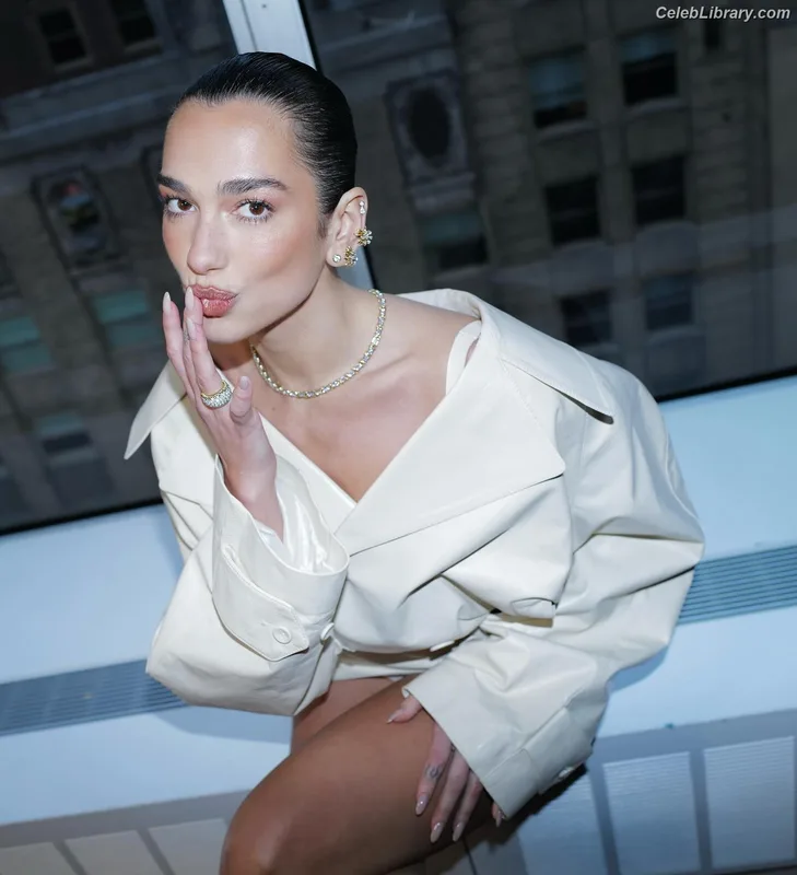 Dua Lipa photo 22 of 7804