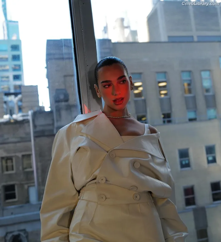 Dua Lipa photo 24 of 7804