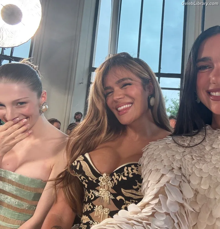 Dua Lipa photo 2 of 7804