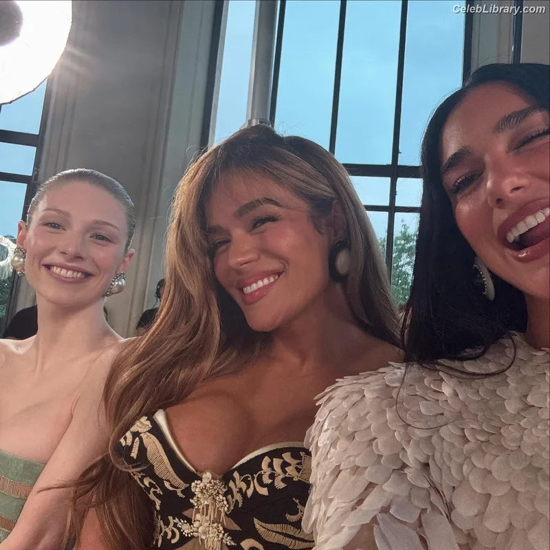 Dua Lipa photo 4 of 7804