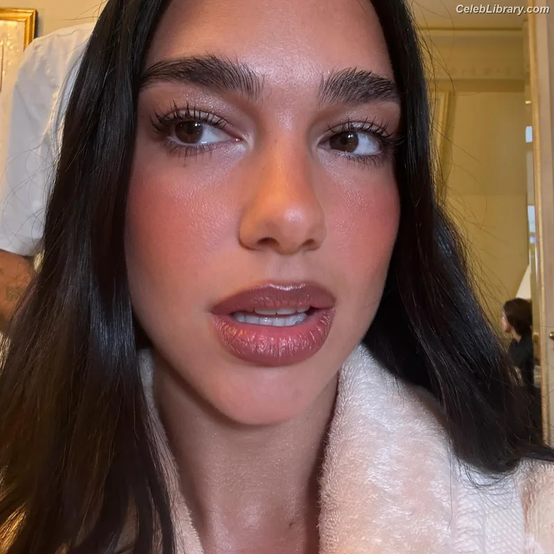 Dua Lipa photo 12 of 7804