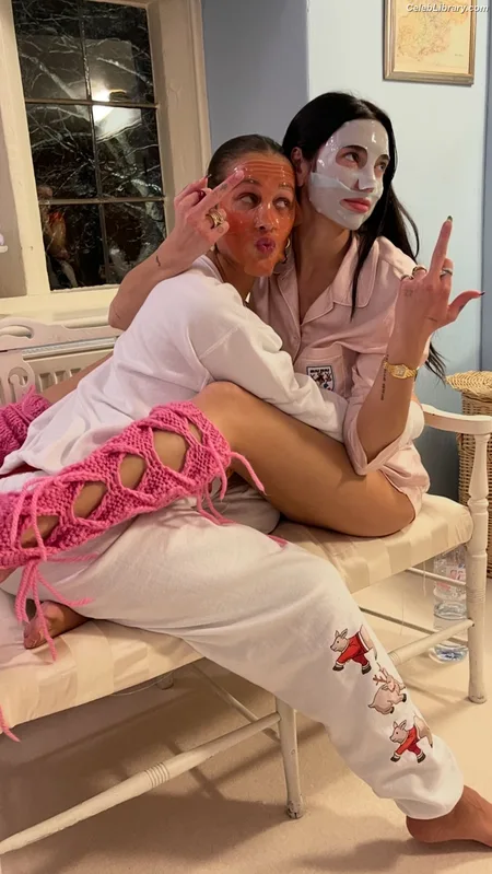 Dua Lipa photo 16 of 7804