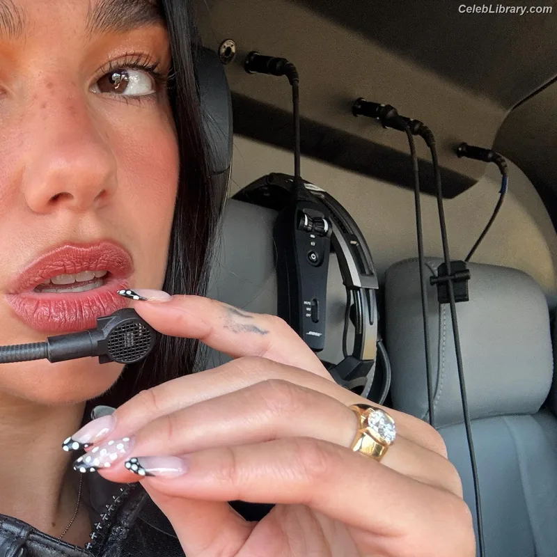 Dua Lipa photo 23 of 7804