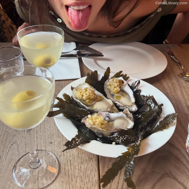 Dua Lipa photo 2 of 7804