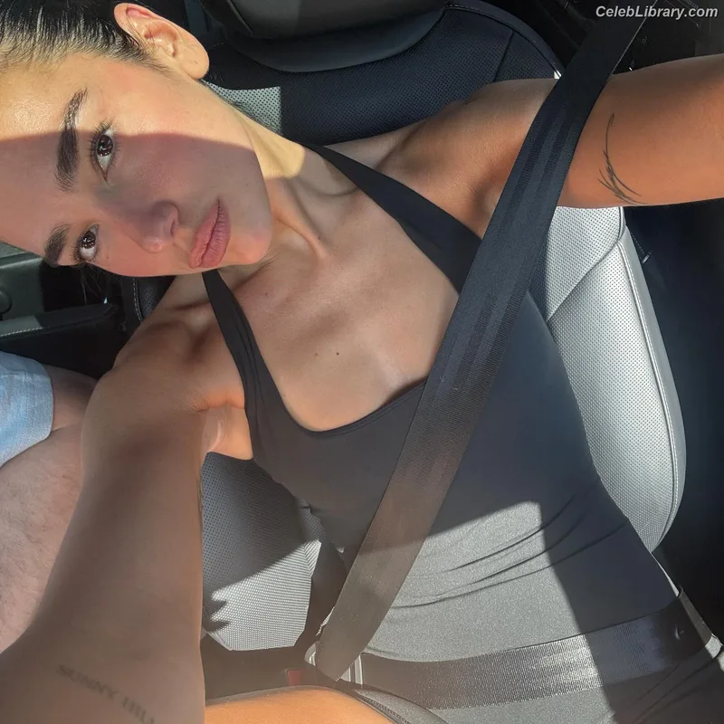 Dua Lipa photo 3 of 7804