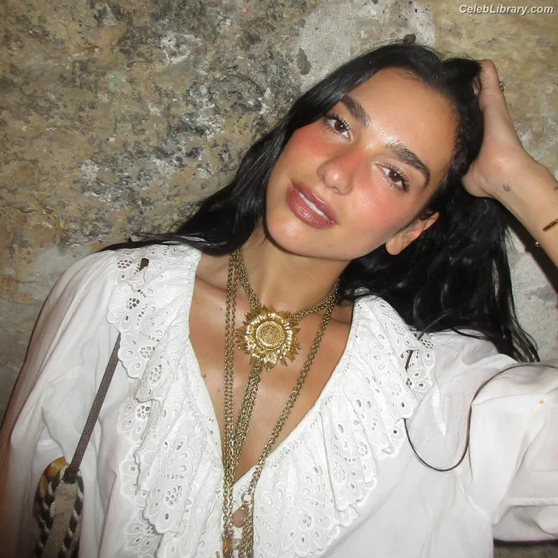 Dua Lipa photo 13 of 7804