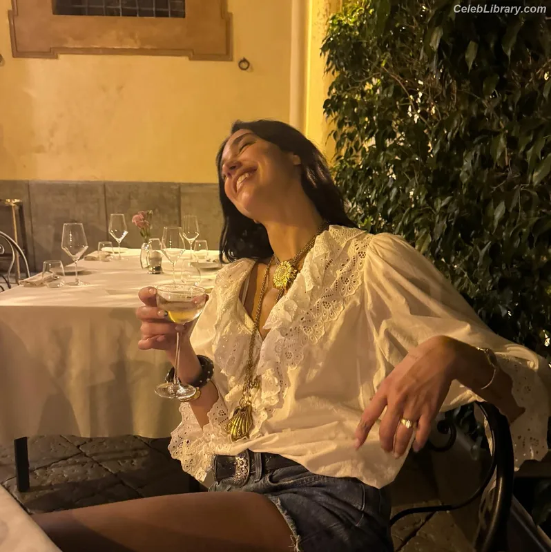 Dua Lipa photo 14 of 7804