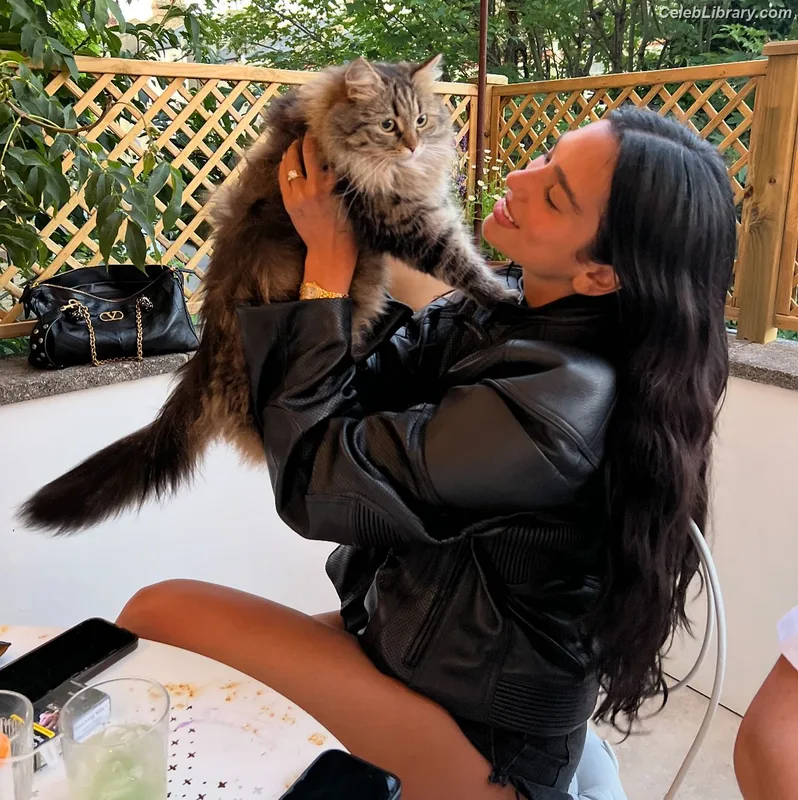 Dua Lipa photo 19 of 7804