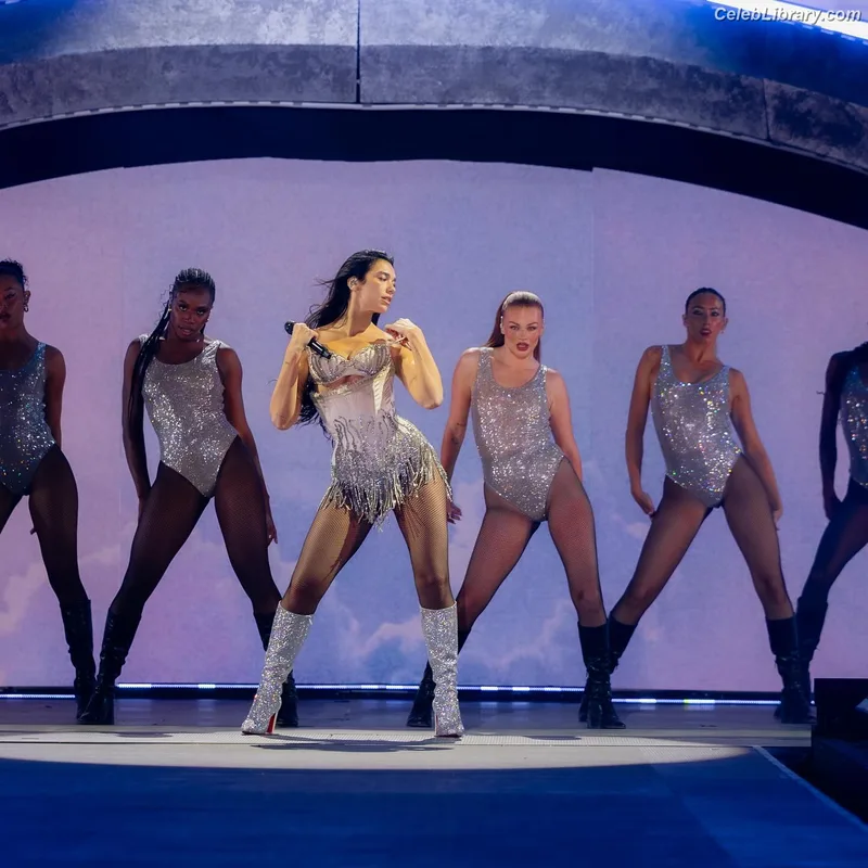 Dua Lipa photo 6 of 7804