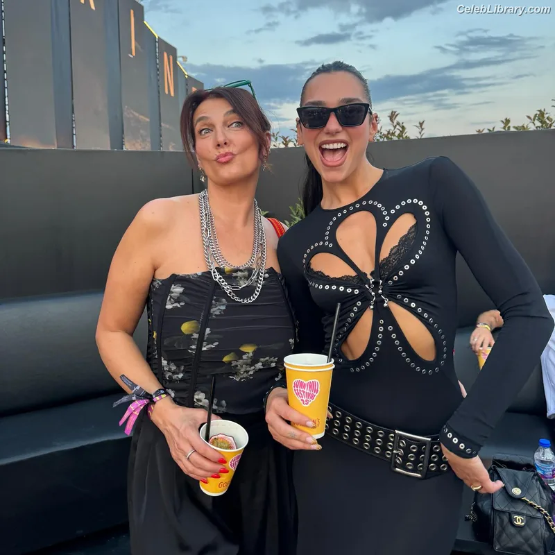 Dua Lipa photo 1 of 7804