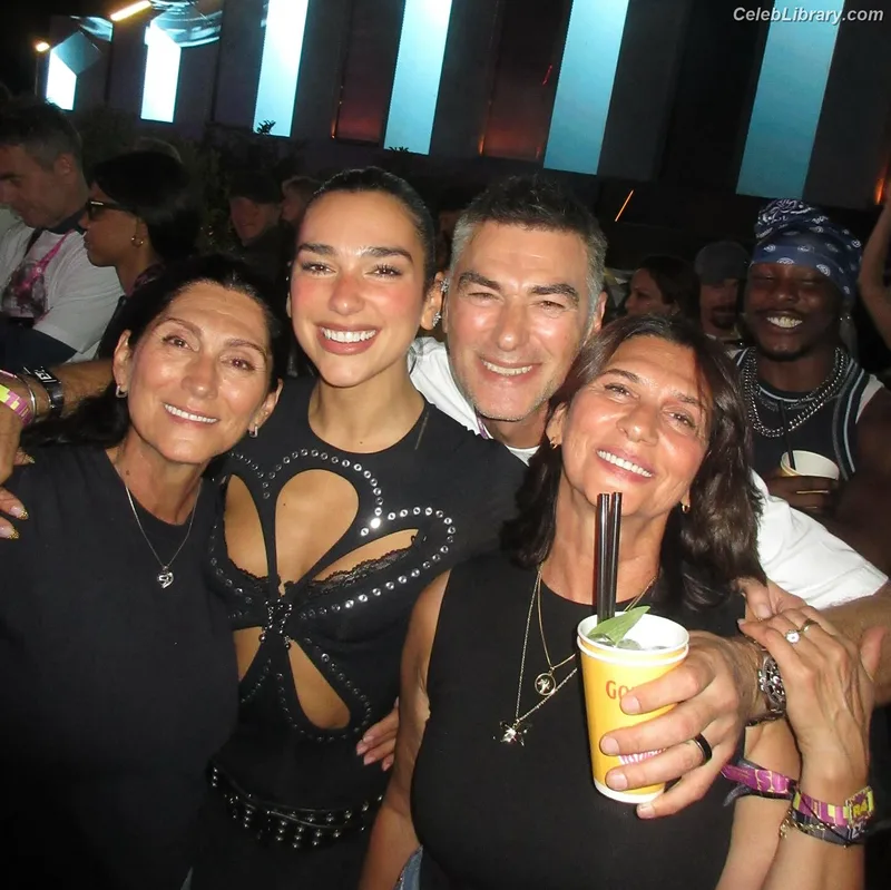 Dua Lipa photo 10 of 7804