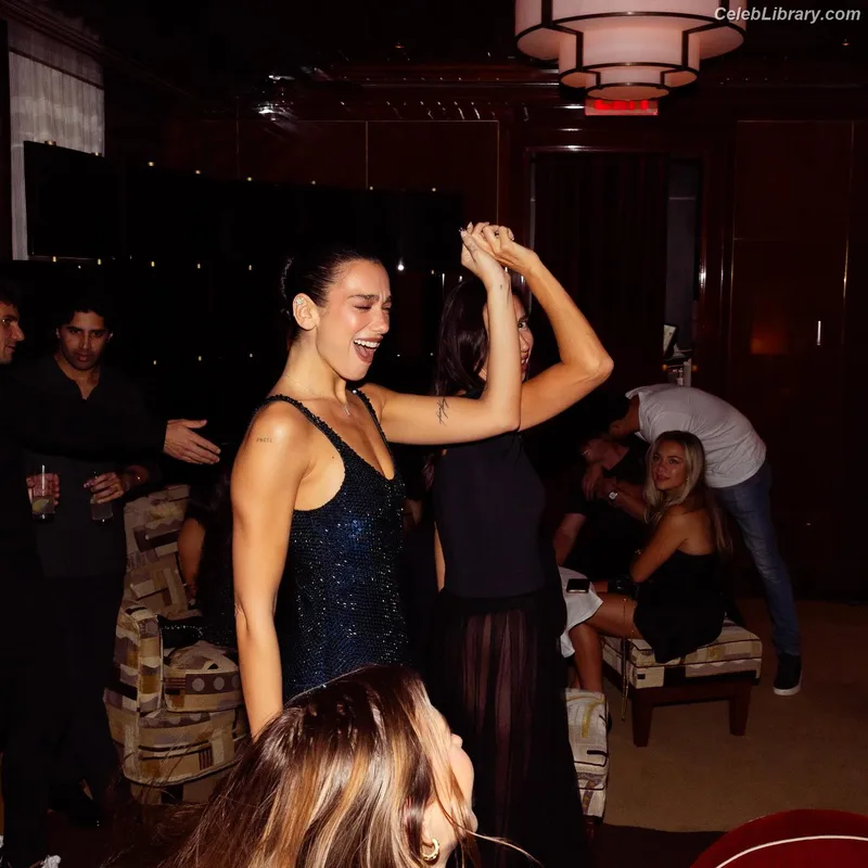 Dua Lipa photo 19 of 7804
