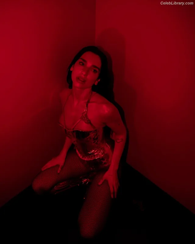 Dua Lipa photo 2 of 7804